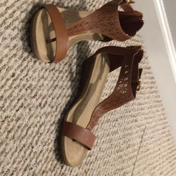 Sandals - Picture 2 of 3